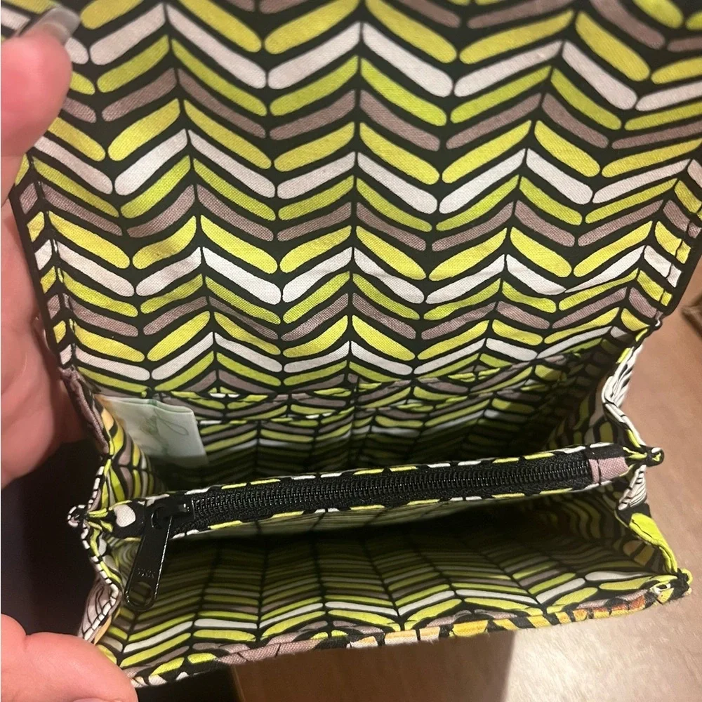 Vera Bradley Lime Green/Black small crossbody pocket in the back NWOT - Picture 3 of 4